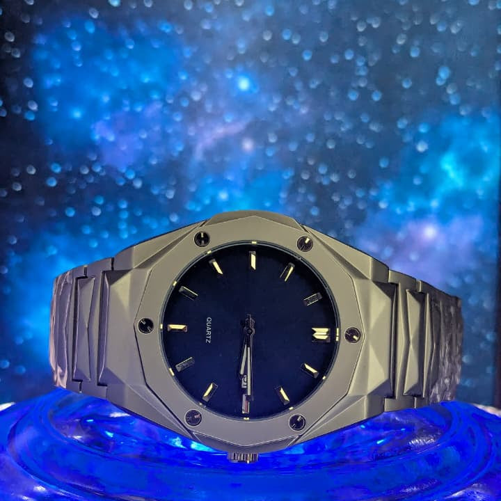 Minimal Luxury Quartz Timepiece for Men